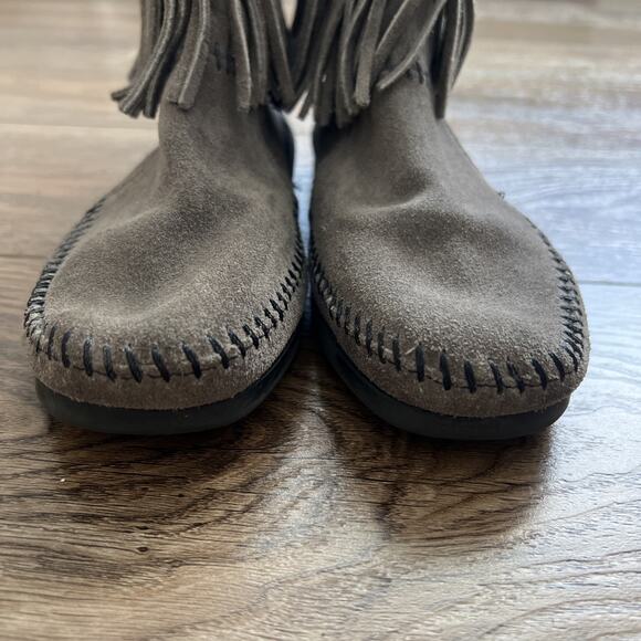 Minnetonka Ankle Boot Womens 6 Gray Suede Fringe Back Zip Moccasin Boho Casual - Picture 10 of 12